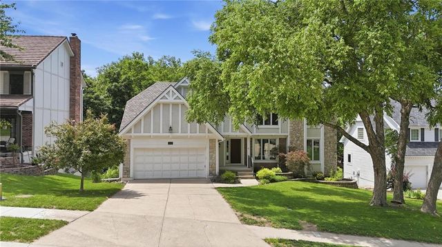 4142 NE Hampstead Drive, Lee's Summit, MO 64064