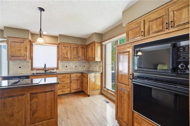 4142 NE Hampstead Drive, Lee's Summit, MO 64064