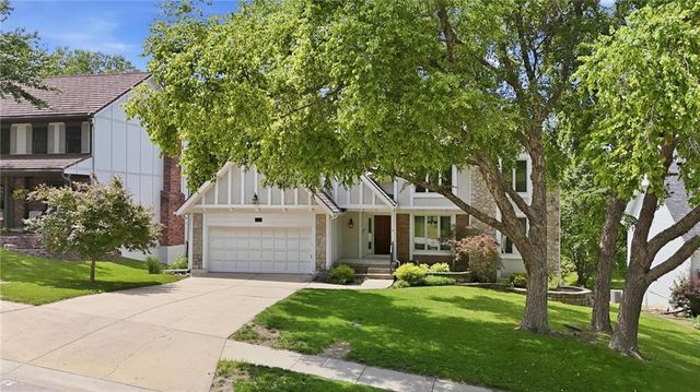 4142 NE Hampstead Drive, Lee's Summit, MO 64064