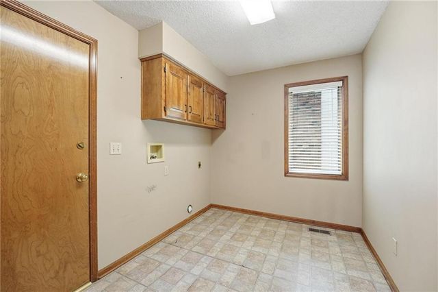 4142 NE Hampstead Drive, Lee's Summit, MO 64064