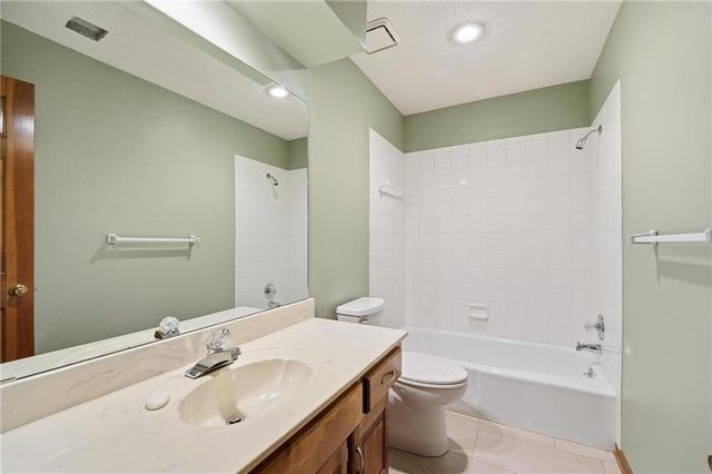 4142 NE Hampstead Drive, Lee's Summit, MO 64064