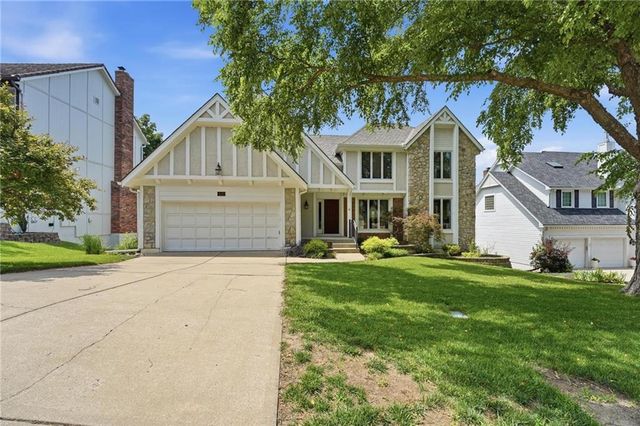 4142 NE Hampstead Drive, Lee's Summit, MO 64064