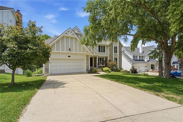 4142 NE Hampstead Drive, Lee's Summit, MO 64064