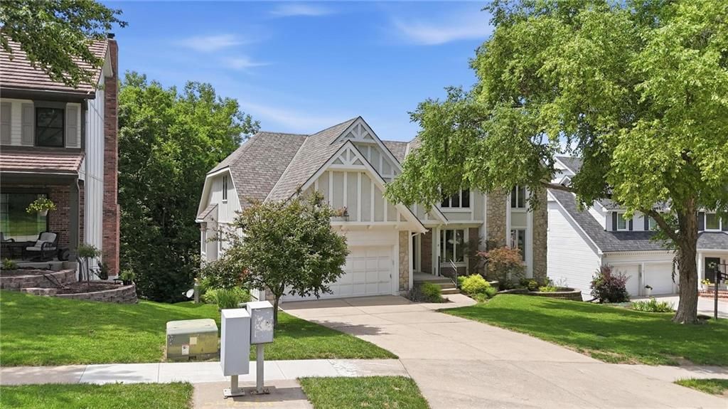 4142 NE Hampstead Drive, Lee's Summit, MO 64064