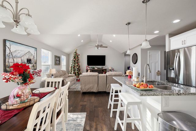 812 E Sugarmill Road, Ozark, MO 65721