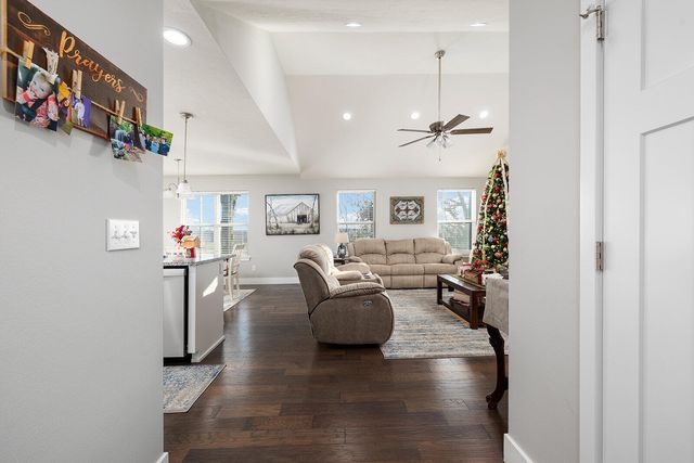 812 E Sugarmill Road, Ozark, MO 65721