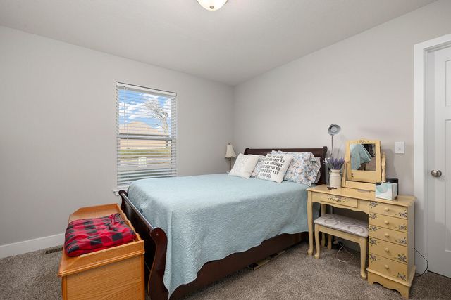 812 E Sugarmill Road, Ozark, MO 65721