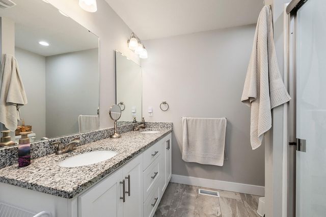 812 E Sugarmill Road, Ozark, MO 65721