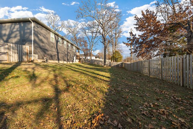 812 E Sugarmill Road, Ozark, MO 65721