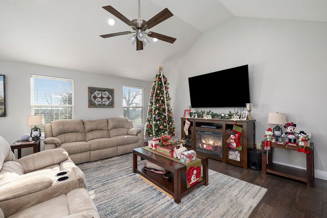 812 E Sugarmill Road, Ozark, MO 65721