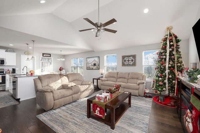 812 E Sugarmill Road, Ozark, MO 65721