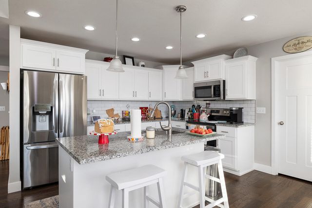 812 E Sugarmill Road, Ozark, MO 65721