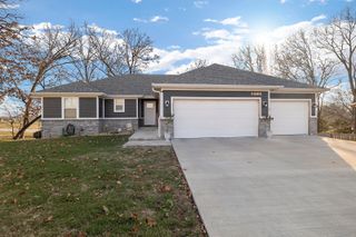 812 E Sugarmill Road, Ozark, MO 65721