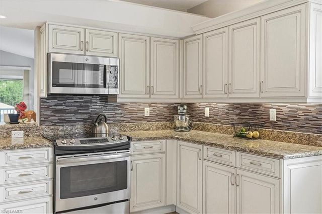 6829 Satinleaf RD S 204, Naples, FL 34109