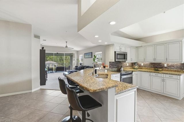 6829 Satinleaf RD S 204, Naples, FL 34109