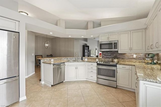 6829 Satinleaf RD S 204, Naples, FL 34109