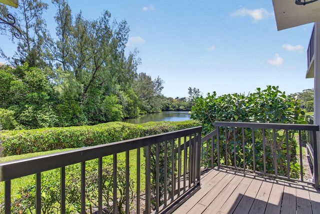 2104 Fairway Drive S, Jupiter, FL 33477