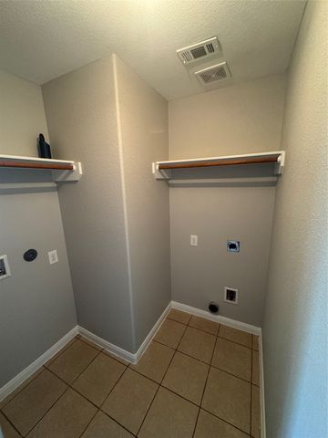 601 Hidden Dale Drive, Fort Worth, TX 76140