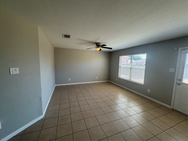 601 Hidden Dale Drive, Fort Worth, TX 76140