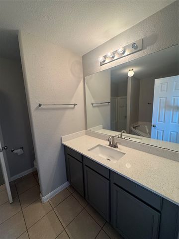 601 Hidden Dale Drive, Fort Worth, TX 76140