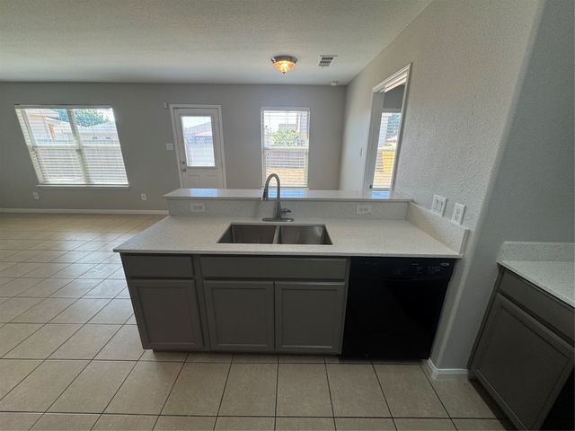 601 Hidden Dale Drive, Fort Worth, TX 76140