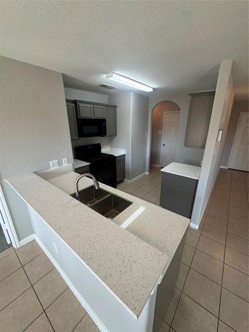 601 Hidden Dale Drive, Fort Worth, TX 76140