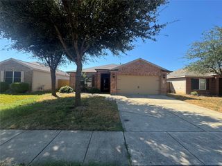 601 Hidden Dale Drive, Fort Worth, TX 76140