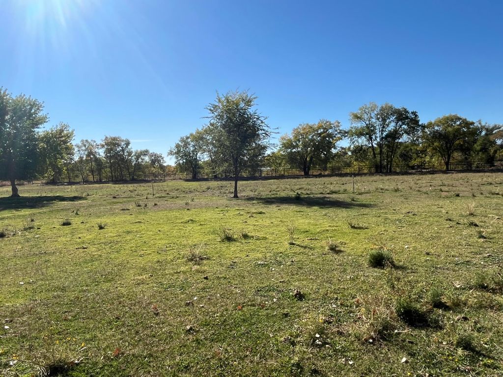 Image 3 of property listing at El Pinon Lane SW, Albuquerque, NM 87105