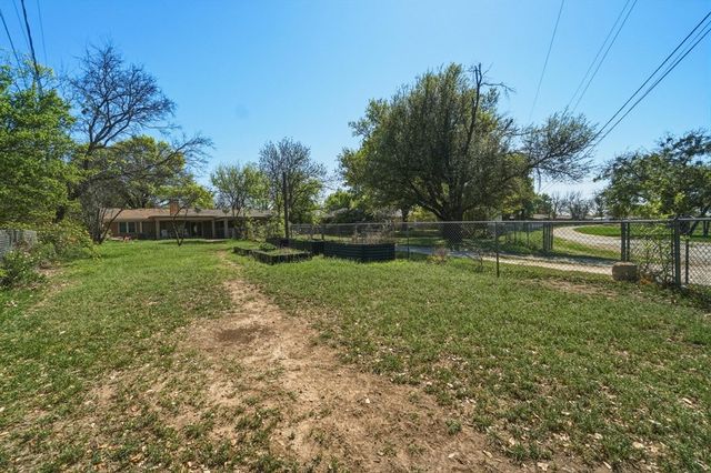 1306 Westhill Lane, Coleman, TX 76834