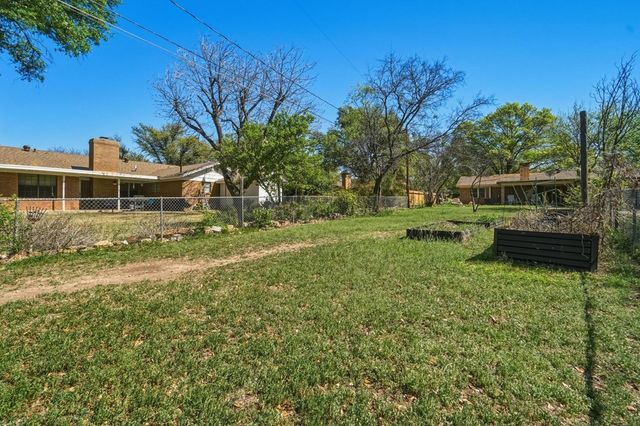1306 Westhill Lane, Coleman, TX 76834
