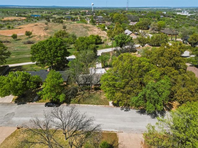 1306 Westhill Lane, Coleman, TX 76834
