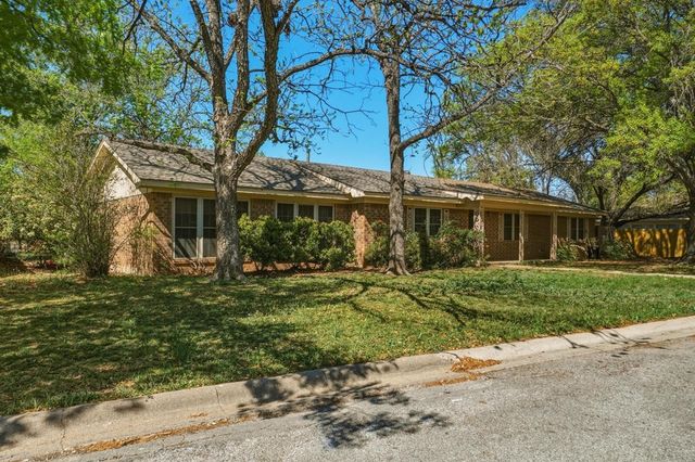 1306 Westhill Lane, Coleman, TX 76834
