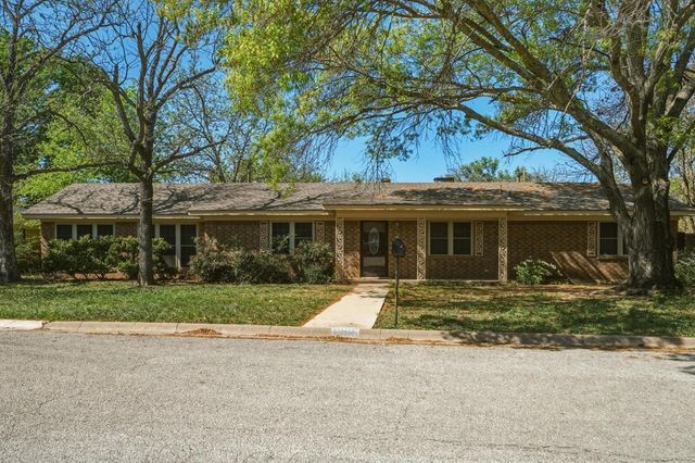 1306 Westhill Lane, Coleman, TX 76834