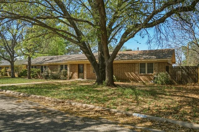 1306 Westhill Lane, Coleman, TX 76834