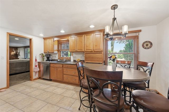 576 Carroll Dr, Irwin, PA 15642