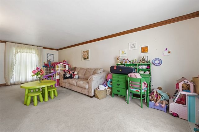 576 Carroll Dr, Irwin, PA 15642