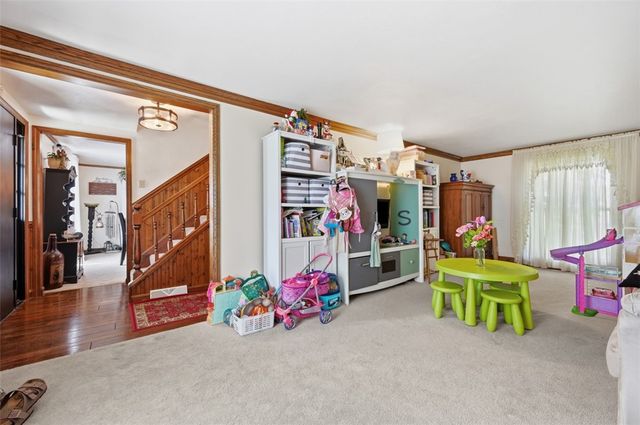 576 Carroll Dr, Irwin, PA 15642
