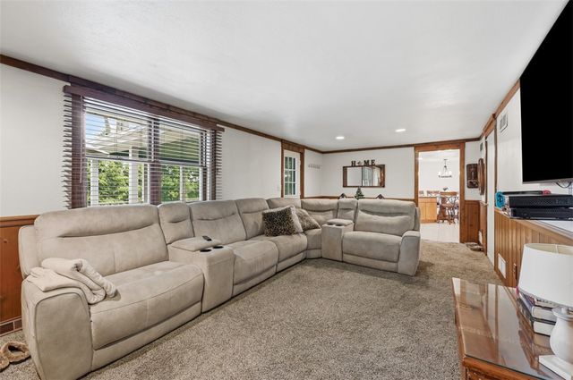 576 Carroll Dr, Irwin, PA 15642