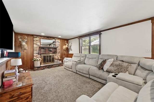 576 Carroll Dr, Irwin, PA 15642