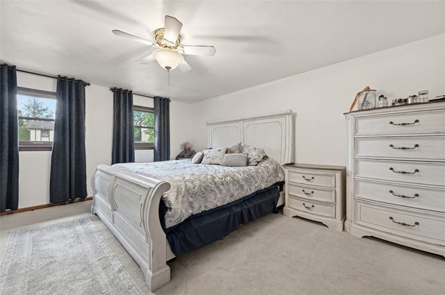 576 Carroll Dr, Irwin, PA 15642