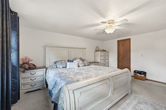 576 Carroll Dr, Irwin, PA 15642