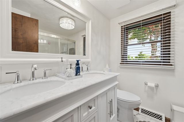 576 Carroll Dr, Irwin, PA 15642