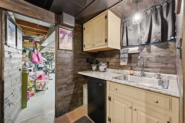 576 Carroll Dr, Irwin, PA 15642