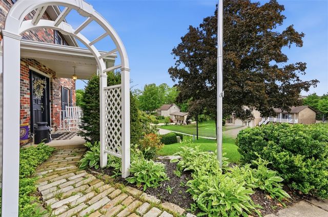 576 Carroll Dr, Irwin, PA 15642
