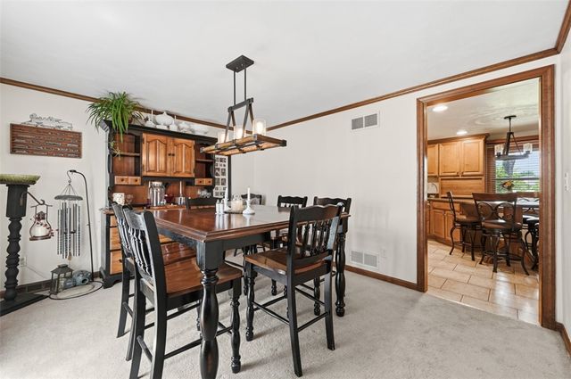 576 Carroll Dr, Irwin, PA 15642