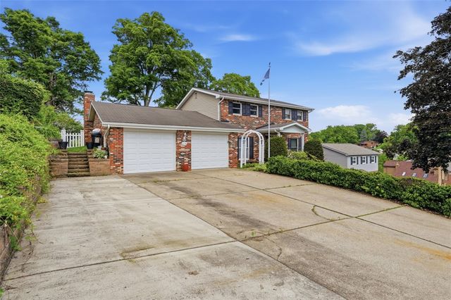 576 Carroll Dr, Irwin, PA 15642
