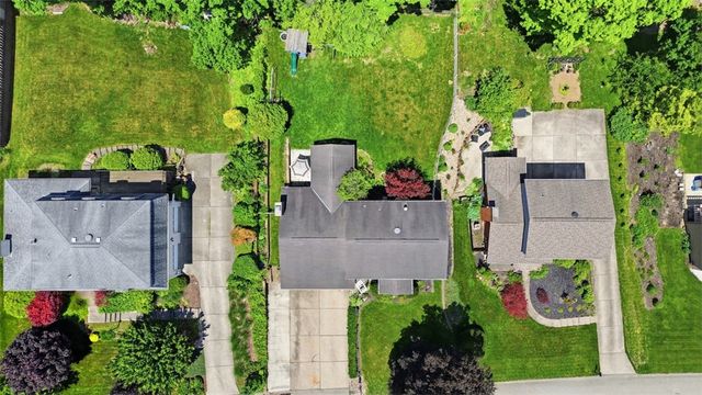 576 Carroll Dr, Irwin, PA 15642