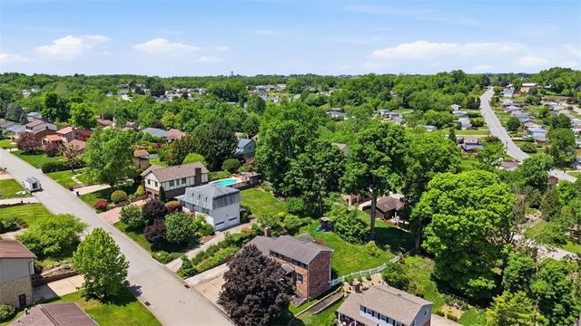 576 Carroll Dr, Irwin, PA 15642