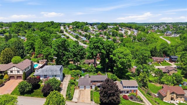576 Carroll Dr, Irwin, PA 15642
