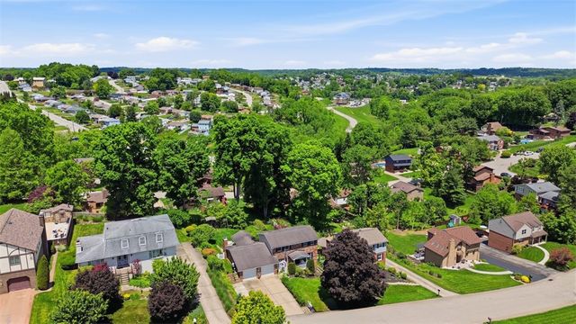 576 Carroll Dr, Irwin, PA 15642